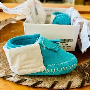 Minnetonka Kids Moccasins in Vibrant Blue